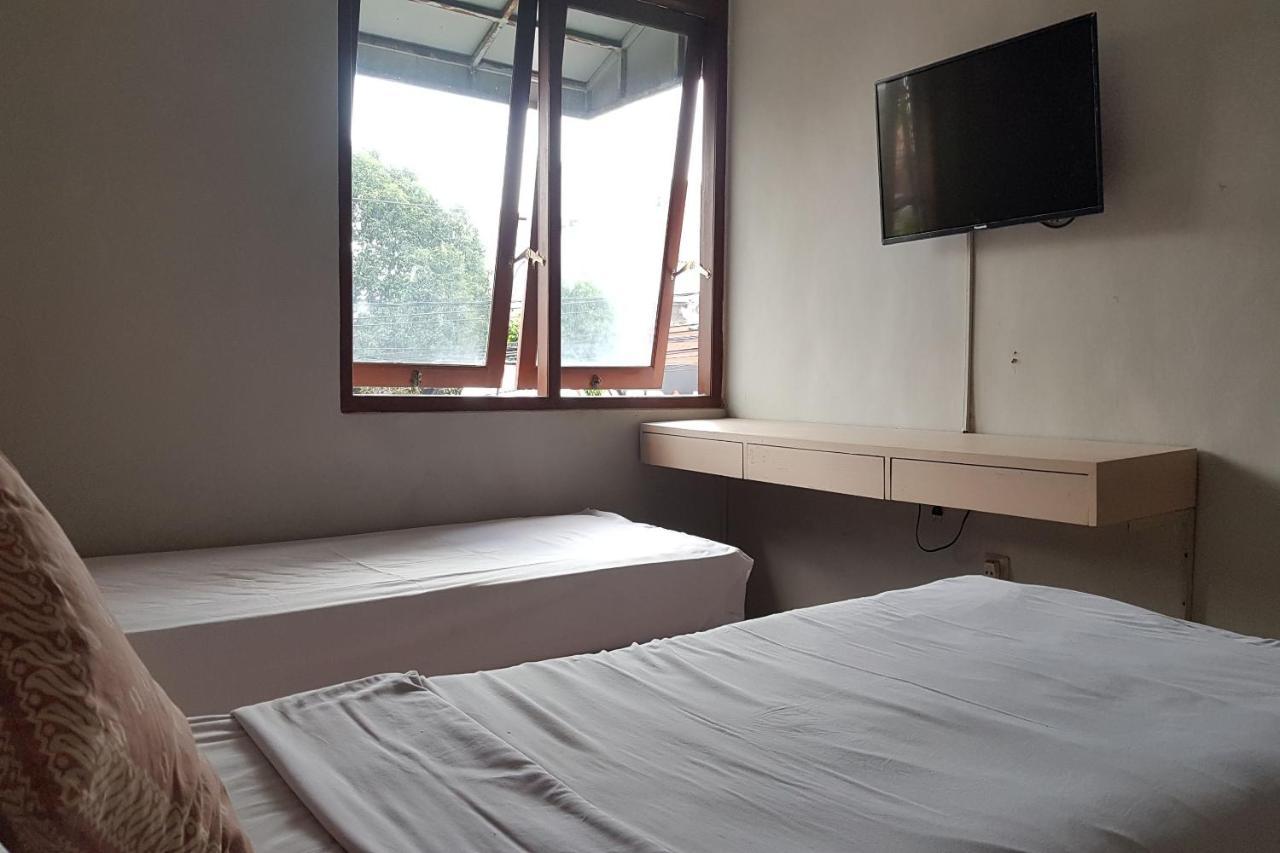 Oyo 3819 Hotel Winotosastro Yogyakarta Exteriör bild