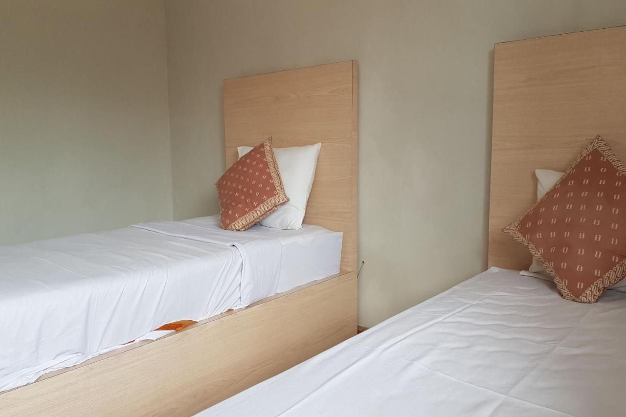 Oyo 3819 Hotel Winotosastro Yogyakarta Exteriör bild