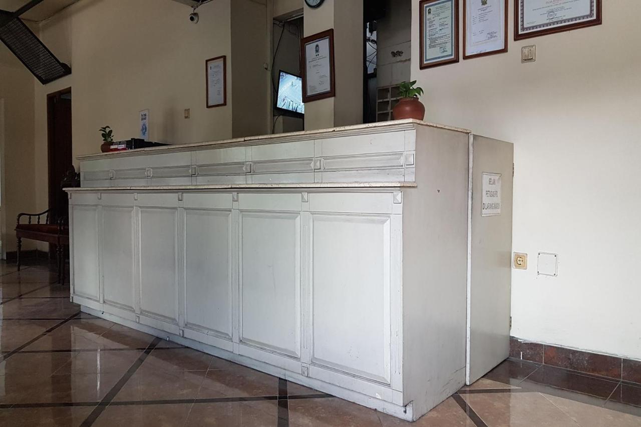 Oyo 3819 Hotel Winotosastro Yogyakarta Exteriör bild
