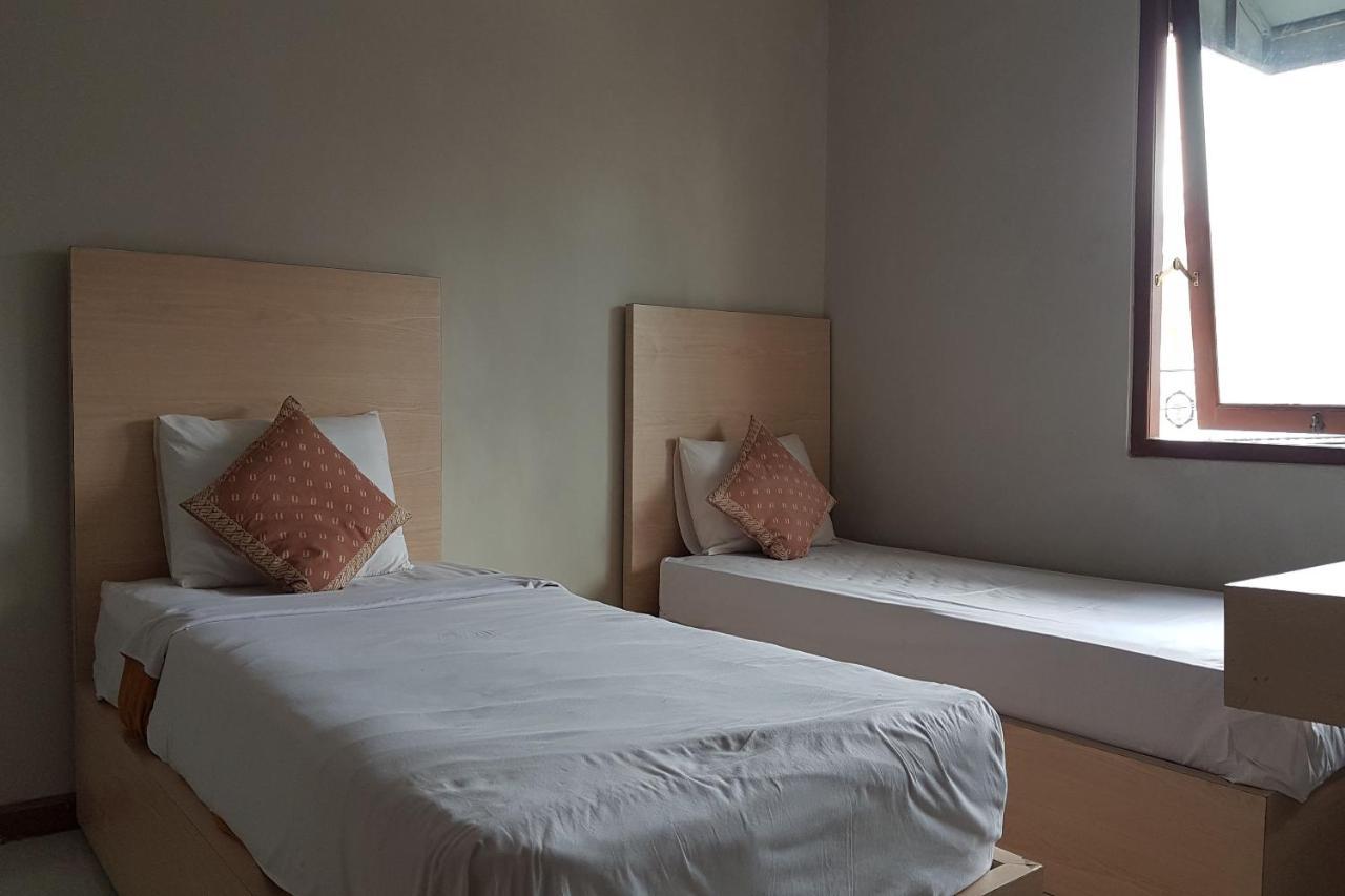 Oyo 3819 Hotel Winotosastro Yogyakarta Exteriör bild