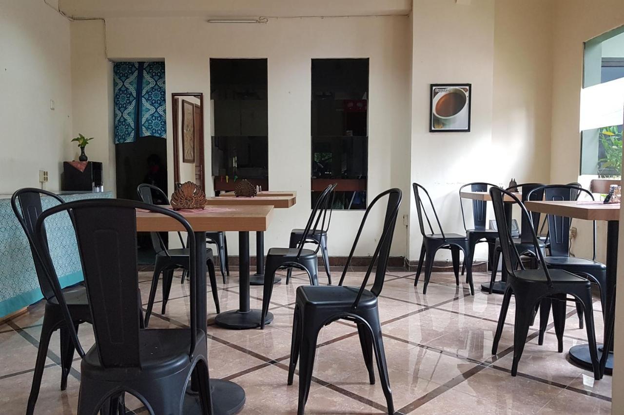 Oyo 3819 Hotel Winotosastro Yogyakarta Exteriör bild