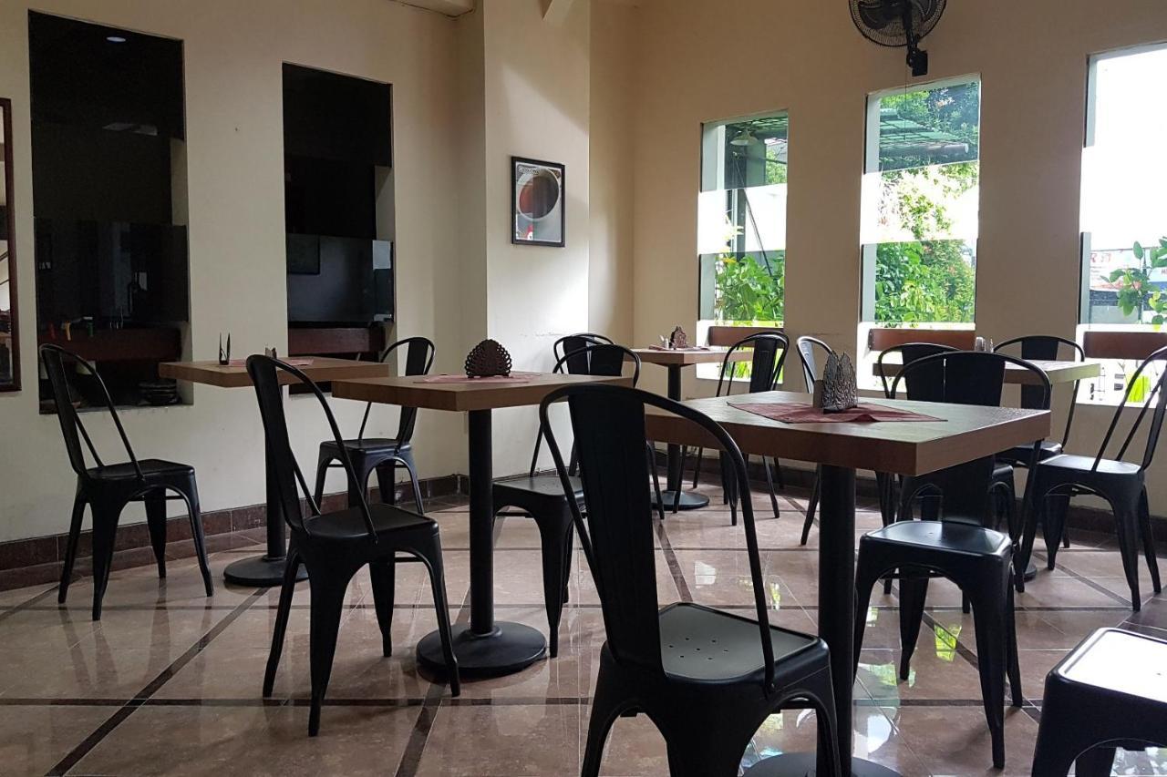 Oyo 3819 Hotel Winotosastro Yogyakarta Exteriör bild