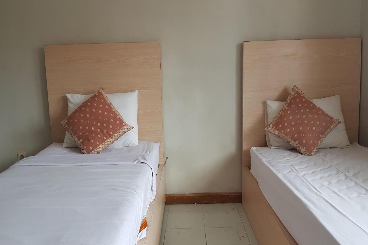 Oyo 3819 Hotel Winotosastro Yogyakarta Exteriör bild